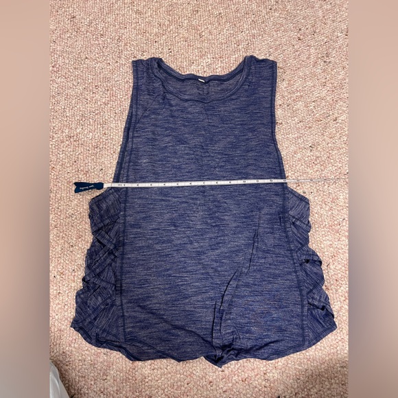 Lululemon tanks top - Picture 6 of 11